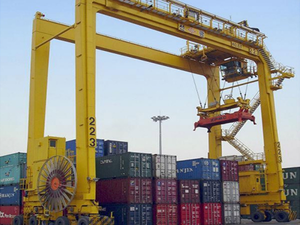 Козловой кран (с резиновой опорой)