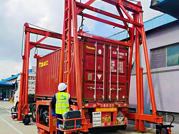 Контейнерный штабелер