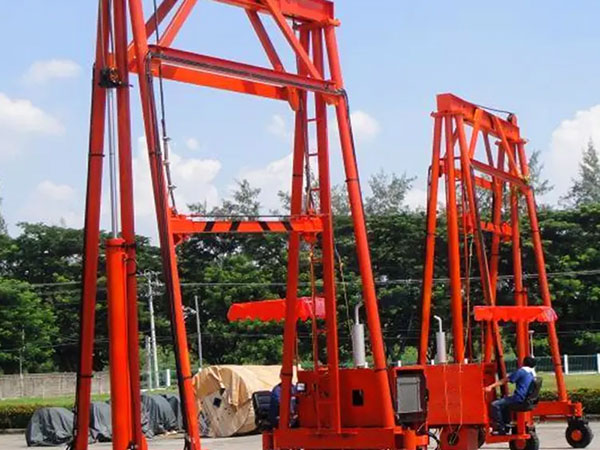 Контейнерный штабелер